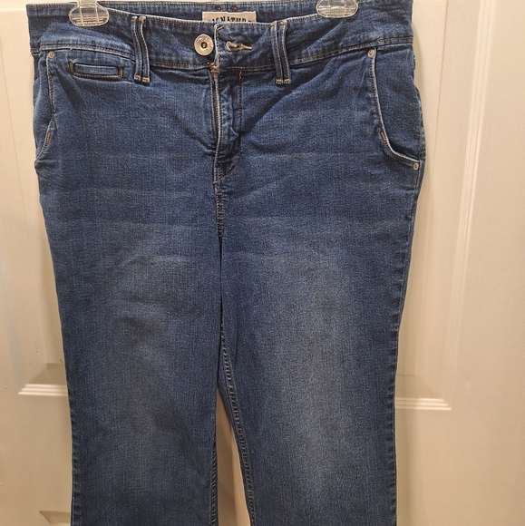 Signature Levi's Jean Capris.  Size 14 Misses - Picture 2 of 6